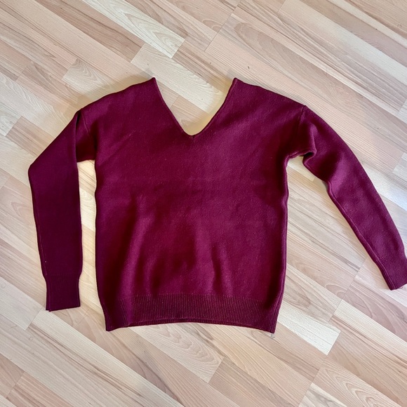 BNWOT Molly Bracken Burgundy V-neck Sweater with Velvet Bows, size XS/S 👚 - Picture 2 of 7